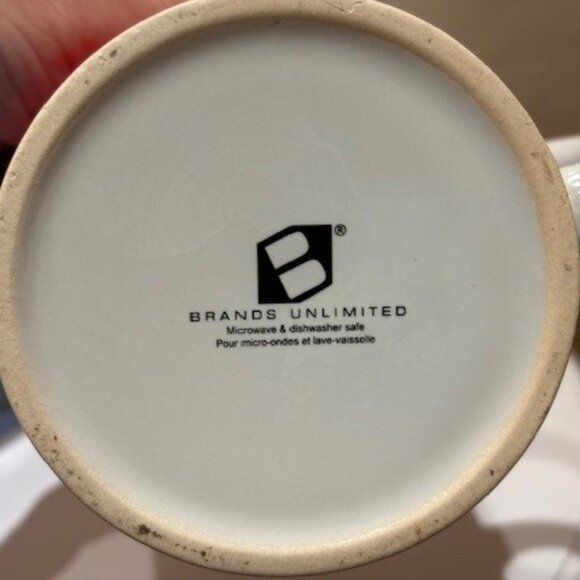 Vintage 1980s Laura Secord (EST 1913) Winter Village Scene Coffee Mugs Set of 2 - Picture 6 of 7